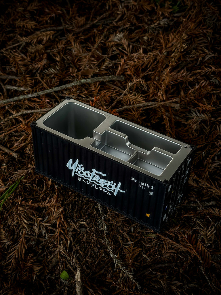 Throwe Shipping Container